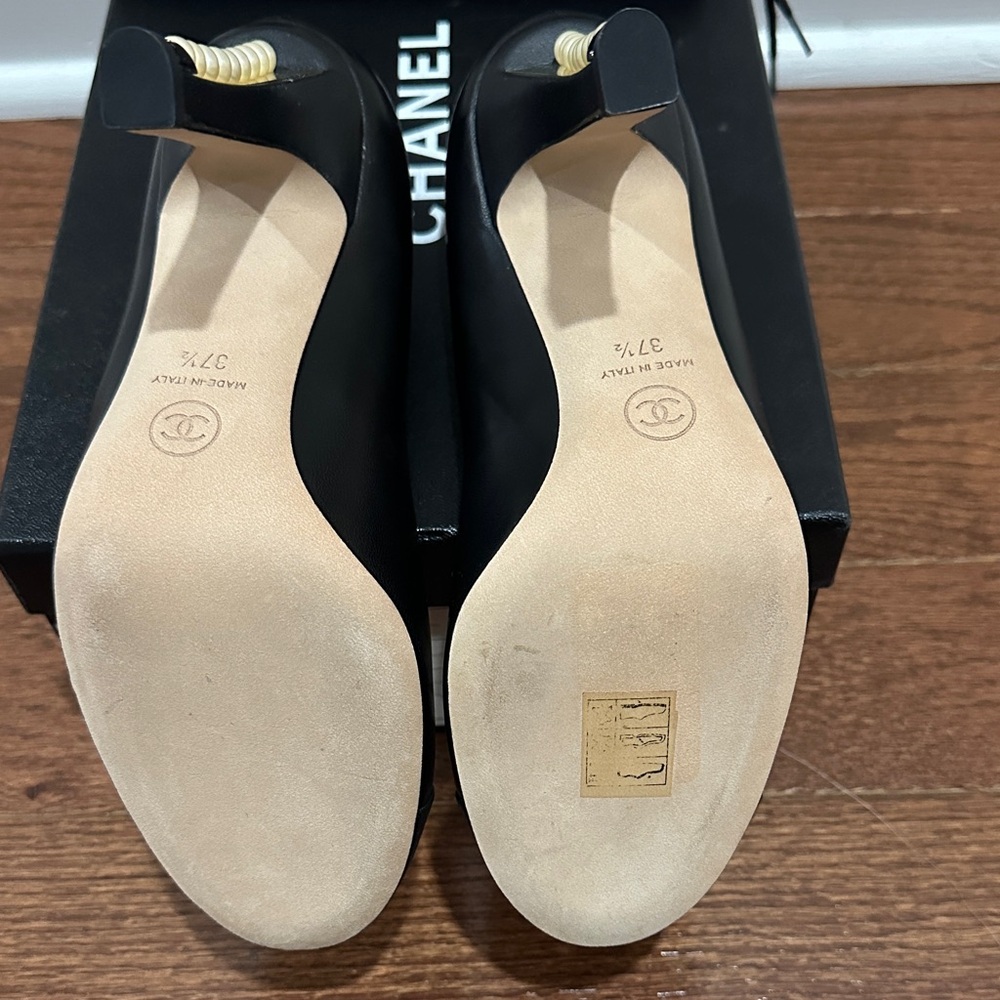 CHANEL Black Heels with Pearl Accent 37.5 BNIB Ultra Rare Authentic - Picture 6 of 11